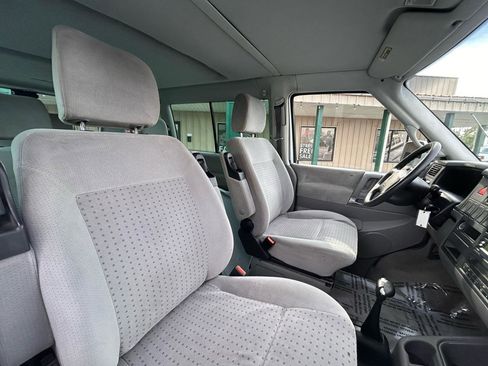Used 2002 Volkswagen Eurovan GLS FWD image 17