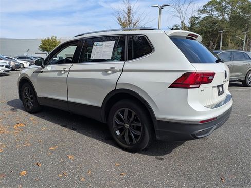 Used 2023 Volkswagen Tiguan SE w/ Panoramic Sunroof Package image 10