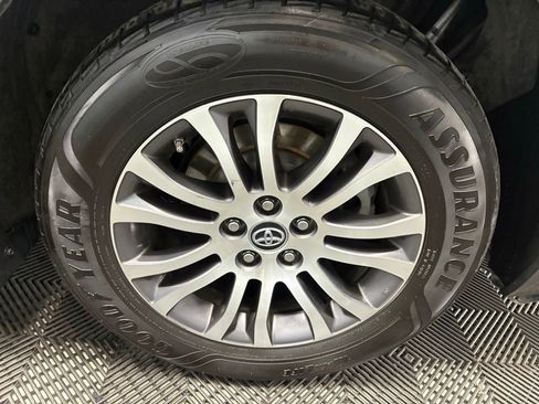 Used 2019 Toyota Sienna XLE w/ XLE Navigation Package FWD image 48