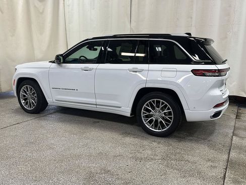 Used 2023 Jeep Grand Cherokee Summit w/ Luxury Tech Group V AWD/4WD image 3