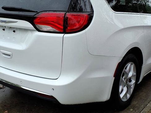 Used 2018 Chrysler Pacifica Touring Plus w/ Tire & Wheel Group image 12