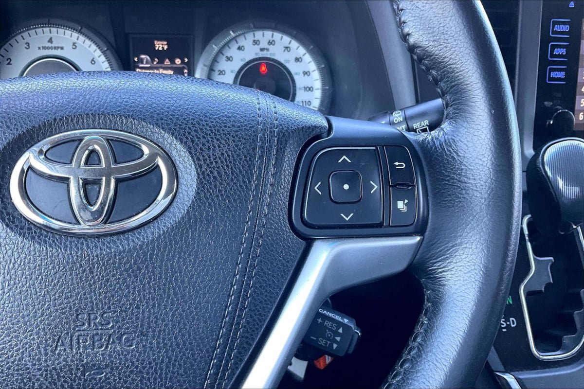 Used 2015 Toyota Sienna SE FWD image 19