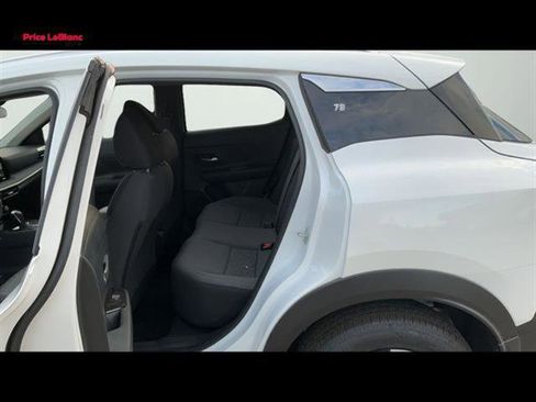 New 2026 Nissan Kicks SV w/ SV Premium Package FWD image 13