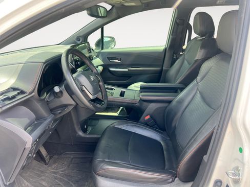 Used 2022 Toyota Sienna XSE w/ XSE Plus Package FWD image 9