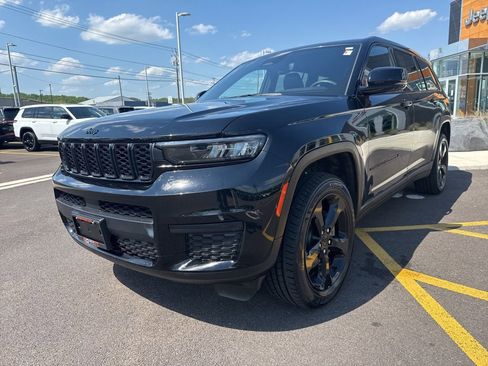 Used 2023 Jeep Grand Cherokee L Laredo AWD/4WD image 4