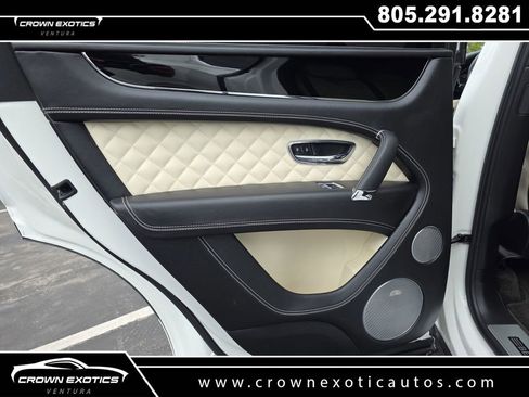 Used 2017 Bentley Bentayga image 25