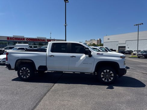 Used 2024 Chevrolet Silverado 2500 Custom w/ Custom Convenience Package AWD/4WD image 2