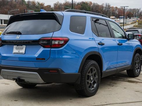 New 2025 Honda Pilot TrailSport image 4