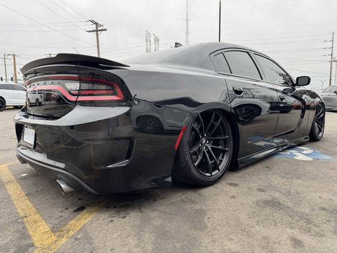 Used 2017 Dodge Charger R/T image 5