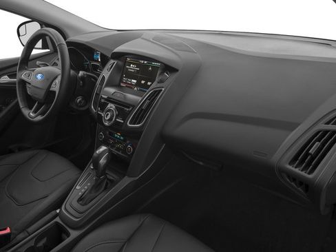Used 2017 Ford Focus SE FWD image 19