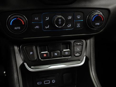 Used 2021 GMC Terrain SLT w/ Elevation Edition image 33