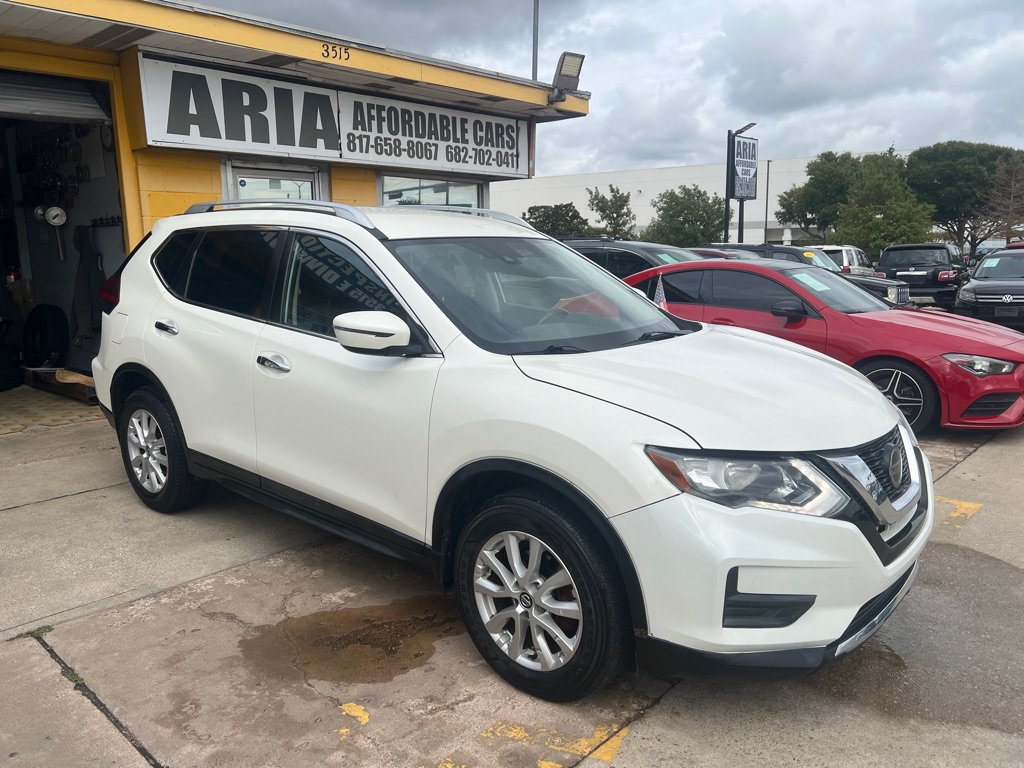 Used 2020 Nissan Rogue SV FWD image 1