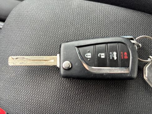 Used 2025 Toyota Corolla LE FWD image 21