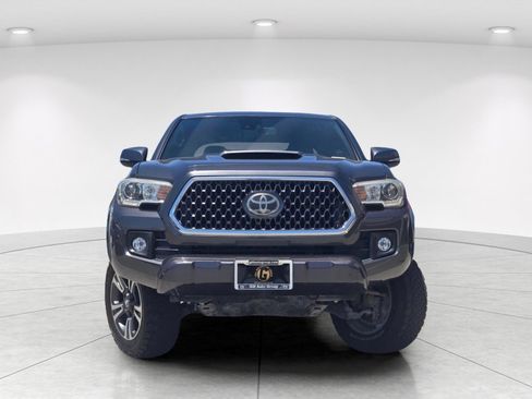 Used 2019 Toyota Tacoma TRD Sport w/ Technology Package RWD image 2