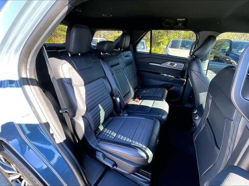 Used 2025 Ford Explorer ST-Line w/ Premium Package image 19
