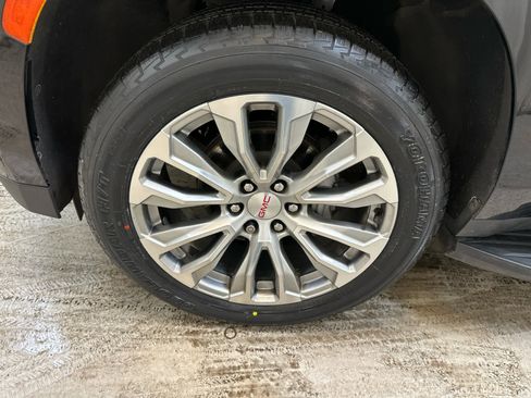 Used 2022 GMC Yukon XL Denali image 12