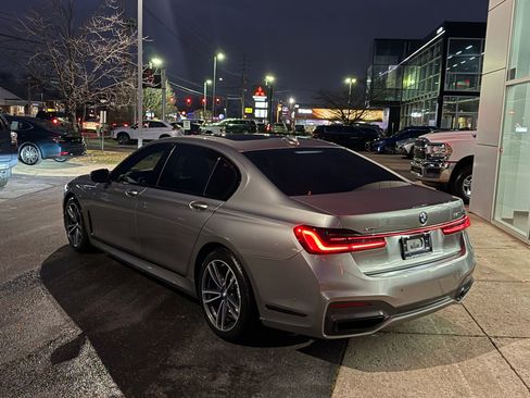 Used 2021 BMW 750i xDrive w/ Executive Package image 3