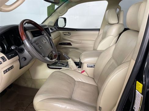 Used 2015 Lexus LX 570 4WD image 2