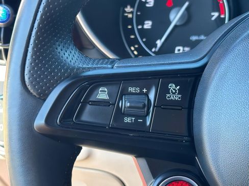 Used 2023 Alfa Romeo Giulia w/ Quick Order Package 22Z Lusso image 16