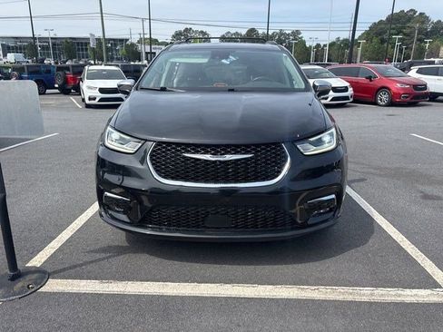 Used 2022 Chrysler Pacifica Limited FWD image 9
