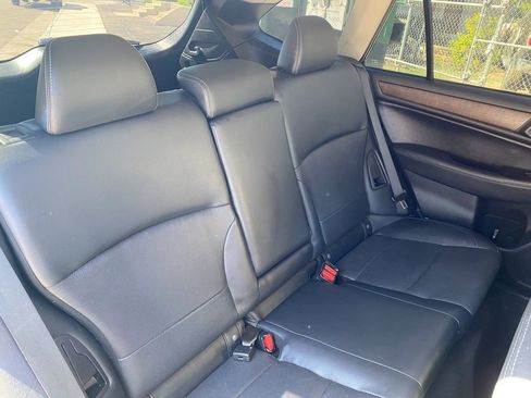 Used 2016 Subaru Outback 3.6R Limited AWD/4WD image 15