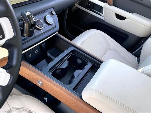 Used 2023 Land Rover Defender 110 SE image 13