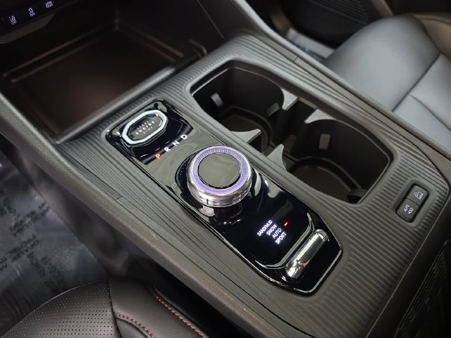 Used 2026 Jeep Cherokee Limited AWD/4WD image 25
