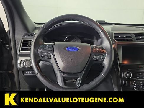 Used 2016 Ford Explorer XLT w/ Equipment Group 202A image 10