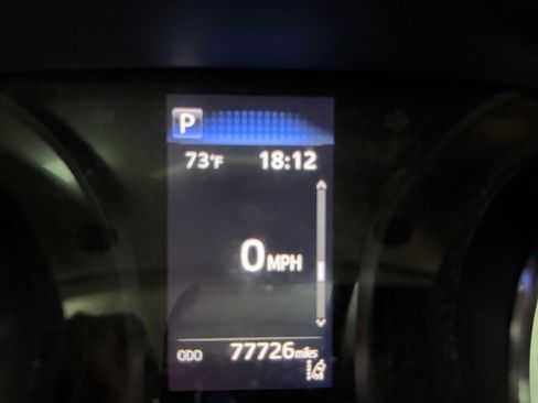 Used 2020 Toyota Camry SE image 11