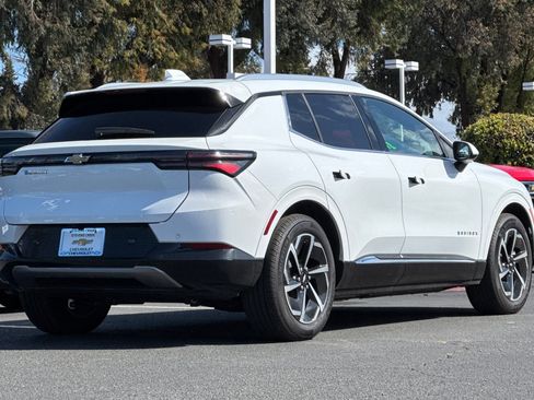 Used 2025 Chevrolet Equinox EV LT w/ Convenience Package image 5