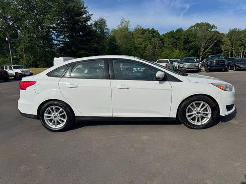 Used 2016 Ford Focus SE FWD image 6