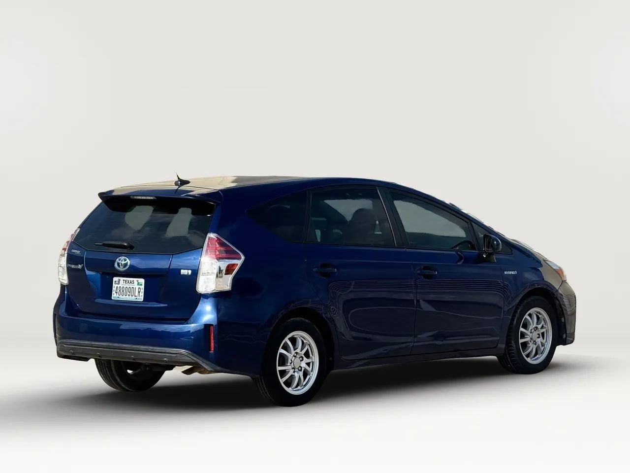 Used 2016 Toyota Prius V Four FWD image 7