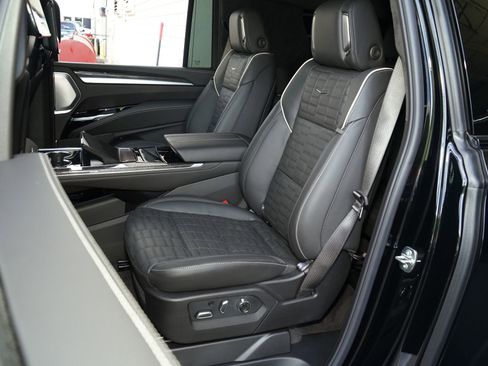 Used 2026 Cadillac Escalade ESV V image 26