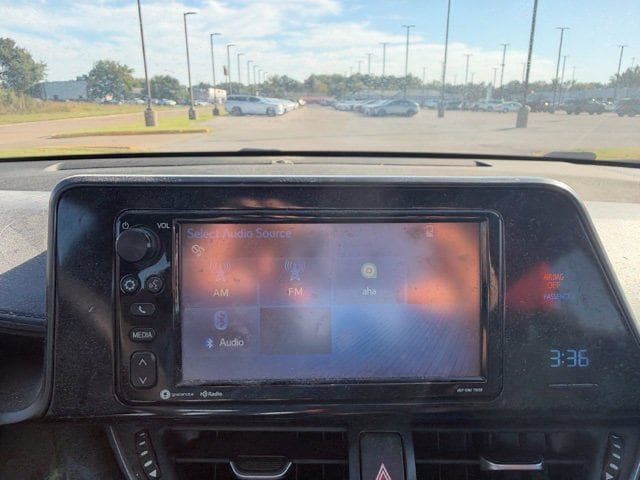 Used 2018 Toyota C-HR XLE FWD image 12
