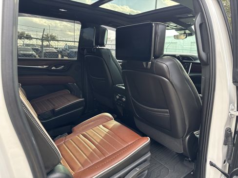 Used 2023 GMC Yukon XL Denali Ultimate image 16