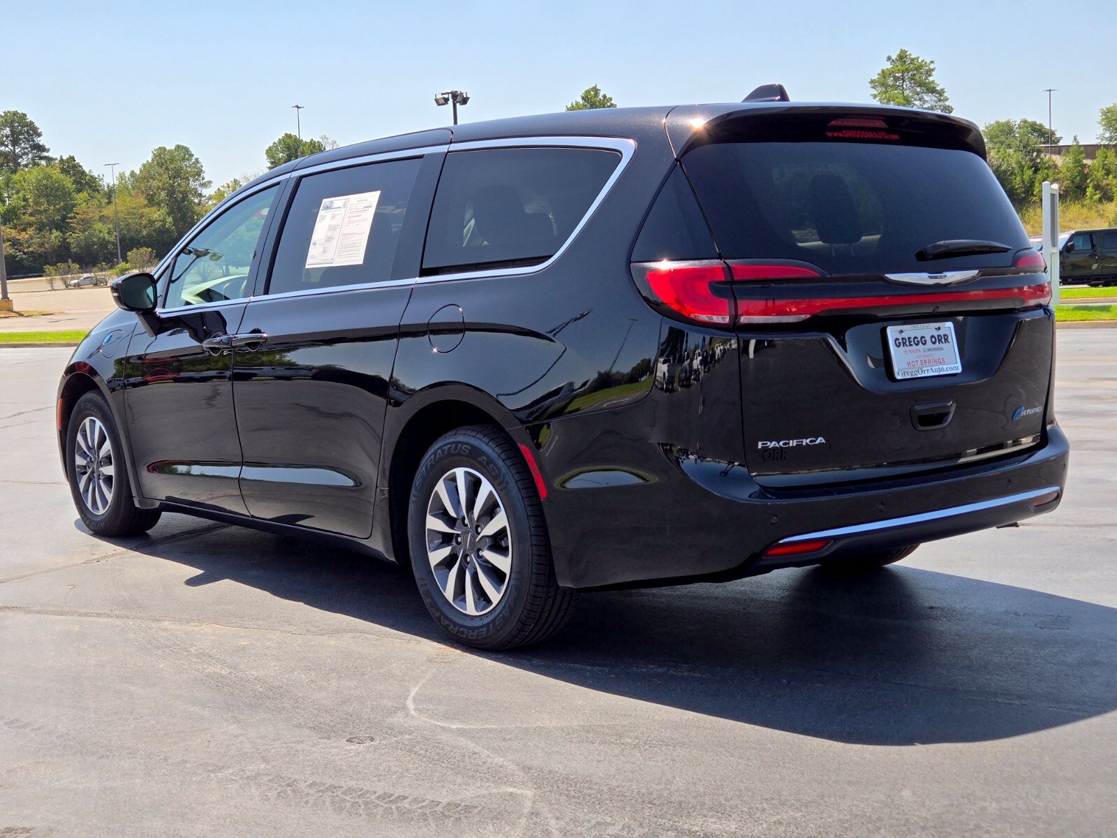 Used 2024 Chrysler Pacifica Limited FWD image 3