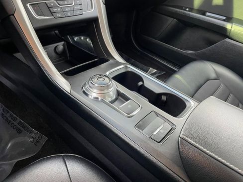 Used 2017 Ford Fusion SE w/ Equipment Group 201A image 24