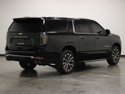 Used 2026 Chevrolet Suburban High Country w/ Sun And Tow Package AWD/4WD image 8