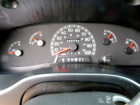 Used 1999 Ford E-150 and Econoline 150 Wagon image 14