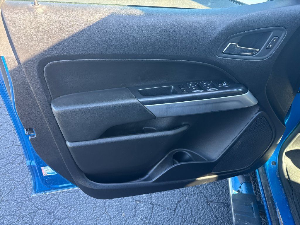 Used 2021 Chevrolet Colorado LT w/ Safety Package AWD/4WD image 11