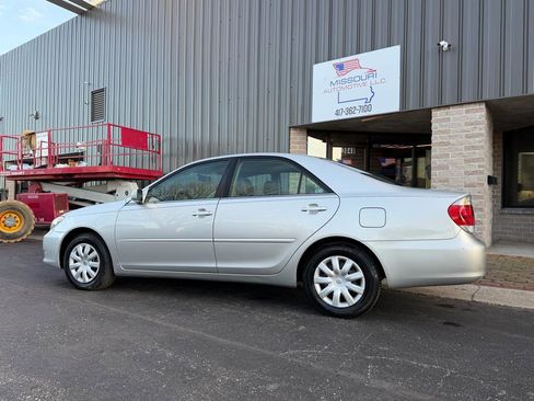 Used 2005 Toyota Camry LE image 3