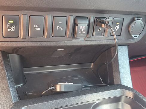 Used 2019 Toyota Tacoma TRD Off-Road AWD/4WD image 21