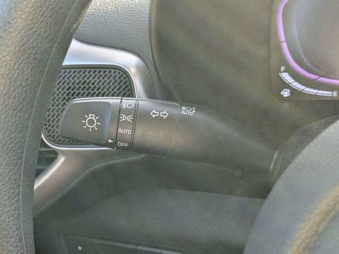 Used 2025 Kia Soul LX w/ LX Technology Package FWD image 25
