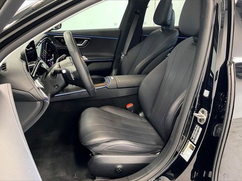Used 2025 Mercedes-Benz E 350 4MATIC Sedan image 7