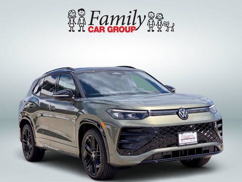 New 2026 Volkswagen Tiguan SE R-Line FWD image 2