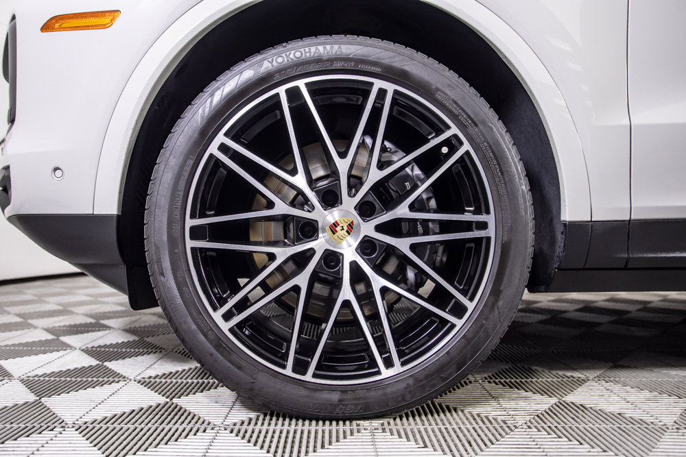 Used 2024 Porsche Cayenne Coupe AWD/4WD image 44