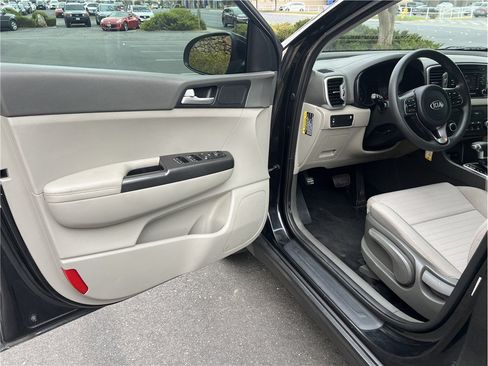 Used 2018 Kia Sportage LX AWD/4WD image 13
