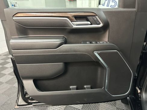Used 2025 Chevrolet Silverado 1500 RST w/ Redline Edition AWD/4WD image 17