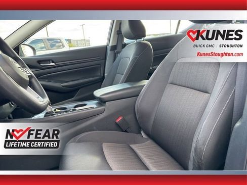 Used 2025 Nissan Altima 2.5 SV image 14