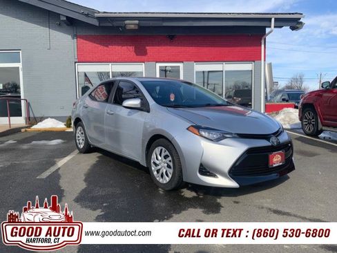Used 2018 Toyota Corolla LE image 3